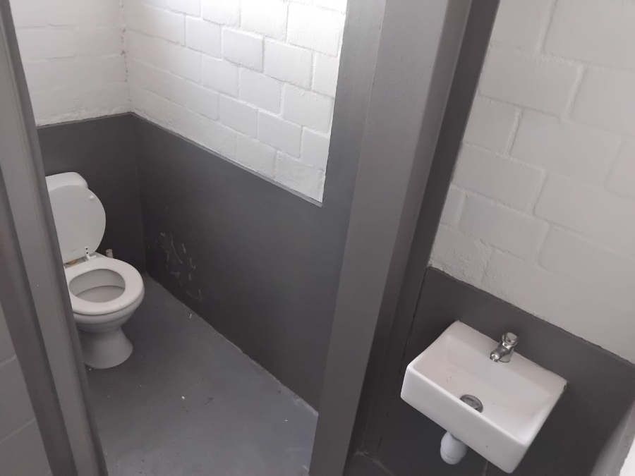 To Let commercial Property for Rent in Middedorp Western Cape